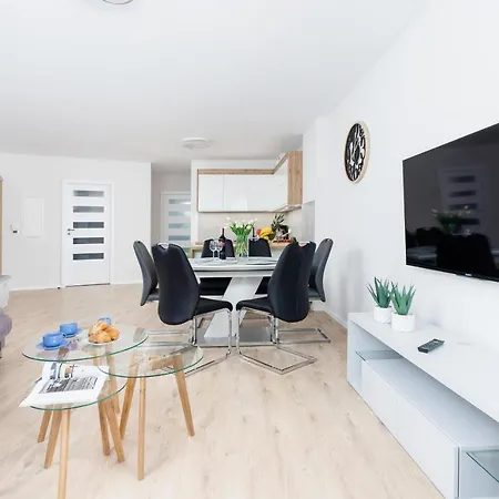 Bogdanskiego By Renters Apartment