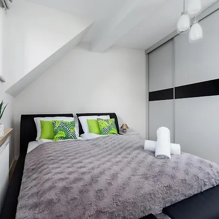 Bogdanskiego By Renters *